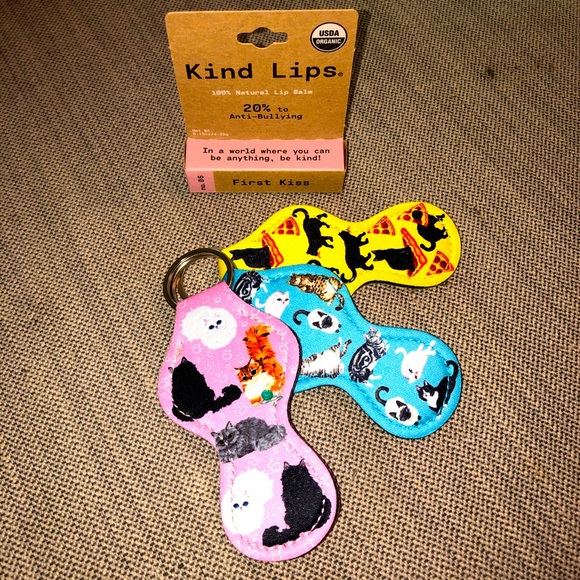 🍪 2/$10 Kitty Lip Balm Key Fob - Picture 3 of 4